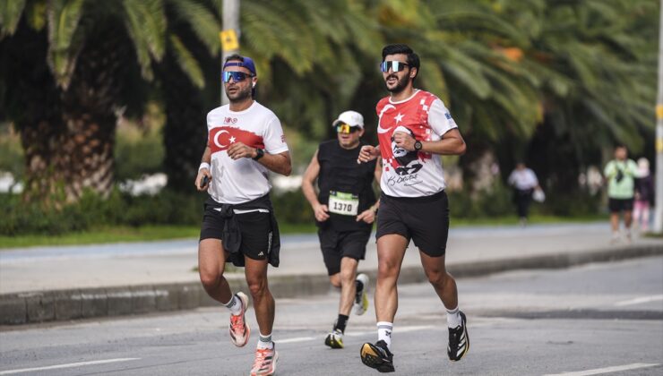 Kadıköy’de 10K Cumhuriyet Koşusu’na 3 bin 500 sporcu katıldı