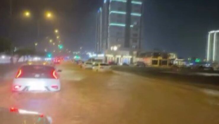Kahramanmaraş’ta sağanak yollarda su birikintisi oluşturdu, sürücüler zorlandı