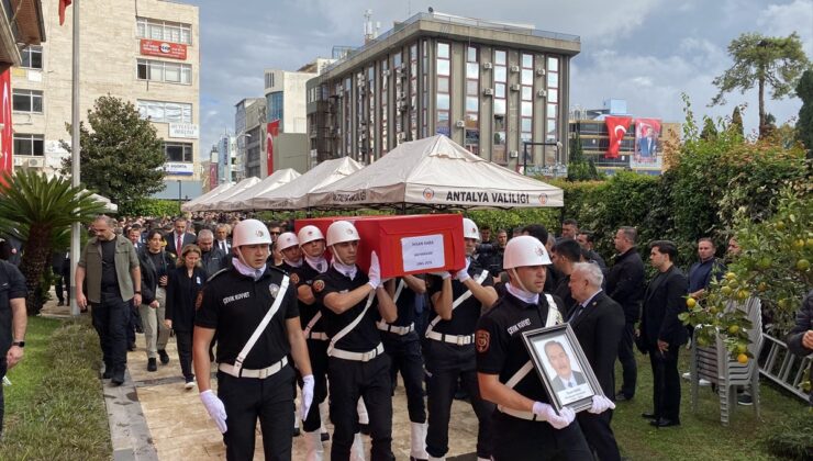 Kalp krizi kurbanı Muratpaşa Kaymakamı Kara için Antalya Valiliğinde tören düzenlendi