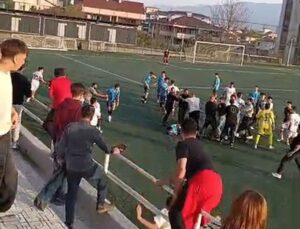 Karabük’te Dökecekspor-Demirspor U17 maçı 78. dakikada kavgayla tatil edildi