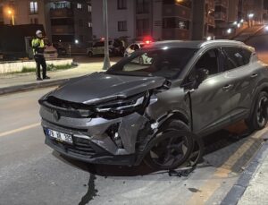 Karabük’te iki otomobil çarpıştı, Kanyon Köprü mevkisinde 2 sürücü yaralandı