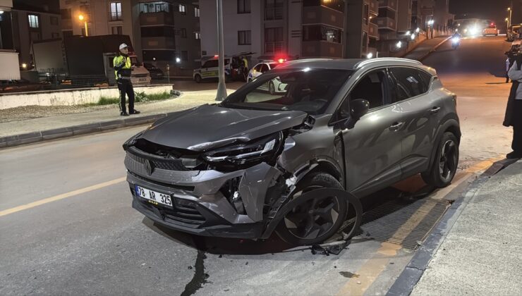 Karabük’te iki otomobil çarpıştı, Kanyon Köprü mevkisinde 2 sürücü yaralandı