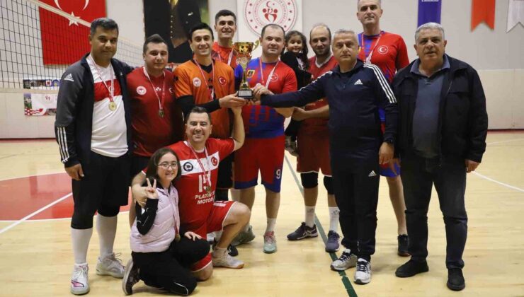Karabük’te Kamu Spor Oyunları voleybol finalini Jandarma-Emniyet karma takımı kazandı