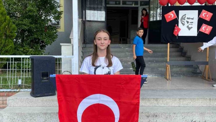 Karadeniz Ereğli’de Cumhuriyet’in 103. yılı ortaokulda törenle kutlandı