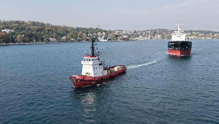 Karadeniz’de saldırıya uğrayan iki gemi İstanbul Boğazı’ndan Yalova’ya sevk edildi