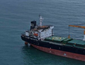 Karadeniz’de dron saldırısında kaptanı ölen ARINA A Trabzon açıklarında görüldü