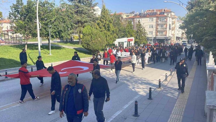 Karaman’da Amatör Spor Haftası etkinlikleri başladı, Vali Çiçek gençlerle oyun oynadı