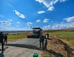 Kars Susuz’da Kırçiçeği köyüne 1,5 km SSB beton yol yapılıyor