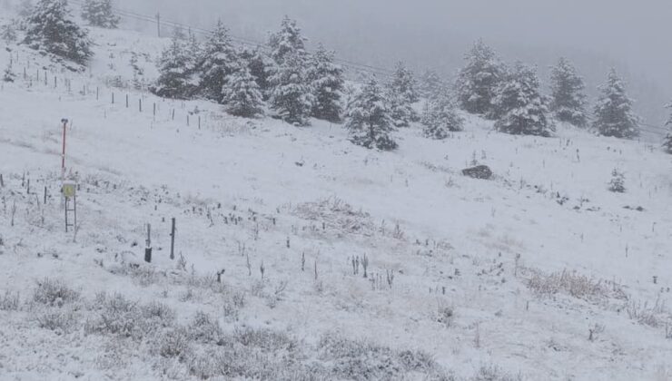Kartalkaya’da gece yağmur kara döndü, pistlerde kar yaklaşık 3 santime ulaştı