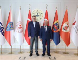 Kayseri Büyükşehir Belediye Başkanı Büyükkılıç, İçişleri Bakanı Çiftçi’yi ziyaret etti