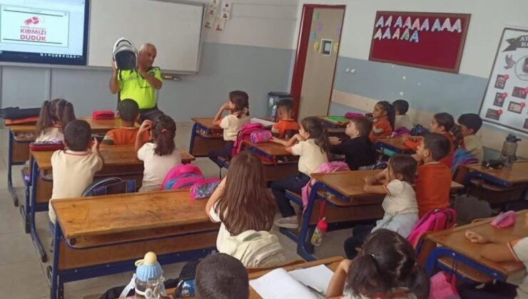 Kilis Emniyet Müdürlüğü 4 okulda öğrencilere trafik güvenliği eğitimi verdi