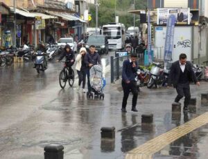 Kilis’te kuvvetli yağış ulaşımı etkiledi, sürücüler kontrollü ilerledi