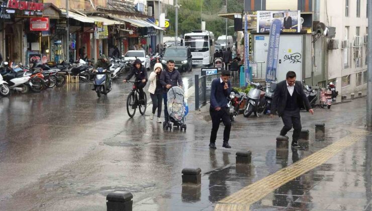 Kilis’te kuvvetli yağış ulaşımı etkiledi, sürücüler kontrollü ilerledi