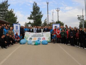 Kilis’te yükümlüler ‘Üreterek Dönüşüyoruz’ projesiyle çevre temizliği yaptı
