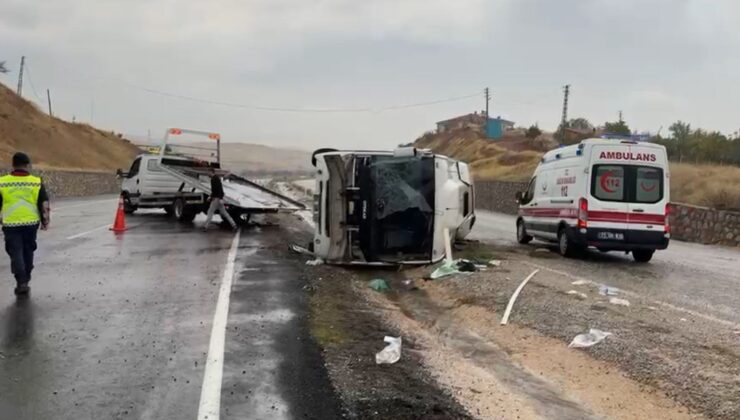 Kırıkkale-Kulu kara yolunda işçi servisi devrildi, 14 kişi yaralandı