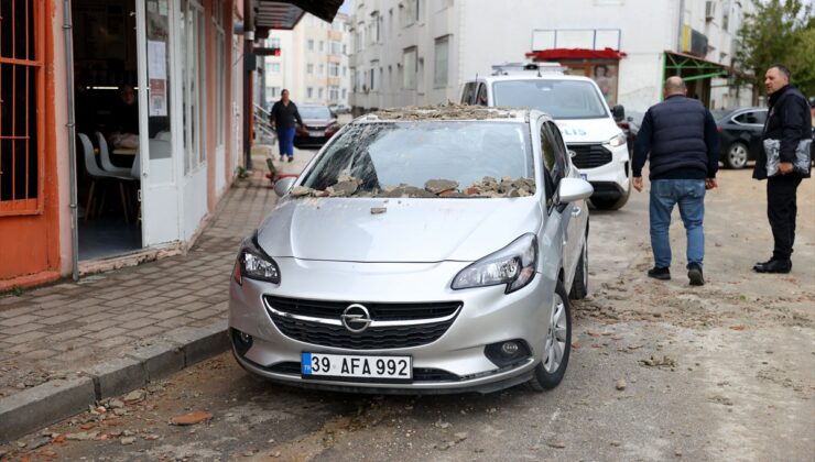 Kırklareli’nde kuvvetli rüzgar araçlara zarar verdi, Valilik uyardı