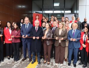 Kırklareli’nde Üreten Kadınlarla Yaşayan Cumhuriyet sergisi Vali Turan’la açıldı