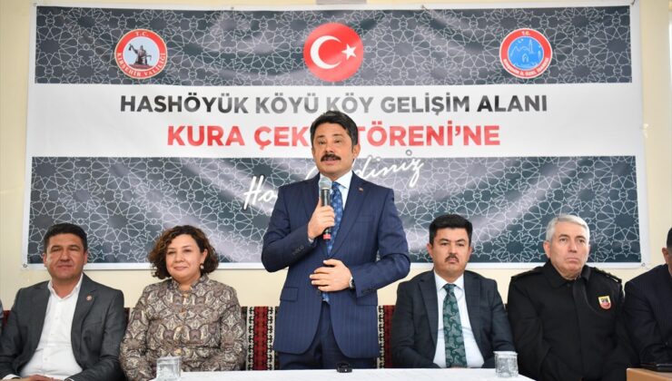 Kırşehir Hashöyük’te yeni yerleşim kurasında 46 tapu hak sahiplerine teslim edildi