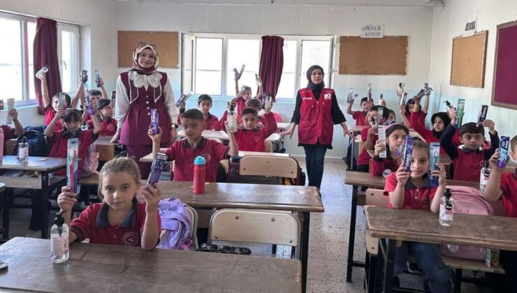 Kızılay ve Engelsiz Şırnak, Balveren’de öğrencilere hijyen seti dağıttı