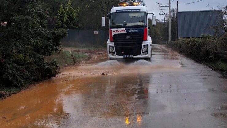 Kocaeli’de sağanağın yol açtığı olumsuzluklar 2 binin üzerinde personelle gideriliyor