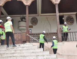Konya Teknik Üniversitesinden 23 öğrenci Ödemiş Bademli’de tarihi yapıları belgeliyor
