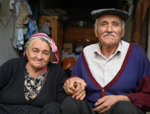 Köstü çifti, Osmaniye Sumbas’ta 57 yıldır zorluklara birlikte göğüs geriyor