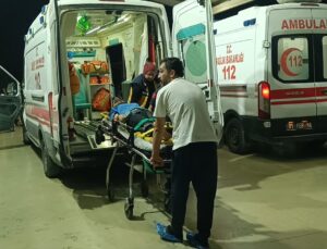 Kozan’da iki otomobil çarpıştı, ağaca çarpan araçtaki 1 kişi yaralandı