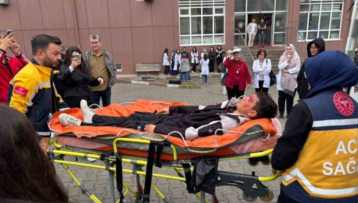 Kütahya Tavşanlı’da meslek lisesinde deprem tatbikatı 2 dakika 40 saniyede bitti
