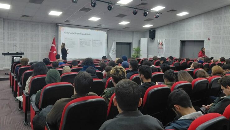 Kütahya’da öğrencilere gönüllülüğü yaygınlaştıracak ‘İyilik Var’ platformu tanıtıldı