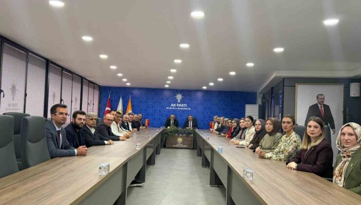 Mahir Ünal Bilecik’te teşkilatla istişarede bulundu, Şeyh Edebali’yi andı