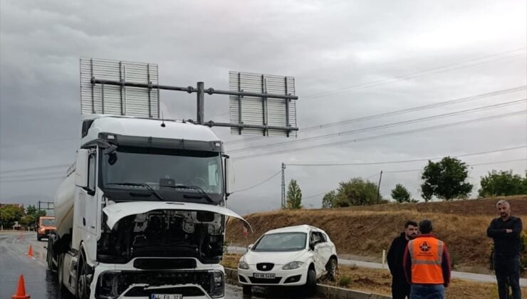 Malatya’da tırla otomobilin çarpıştığı kazada 3 kişi yaralandı