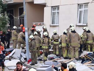 Maltepe’de 7 katlı binanın ilk üç katı çöktü, enkazda arama kurtarma başlatıldı