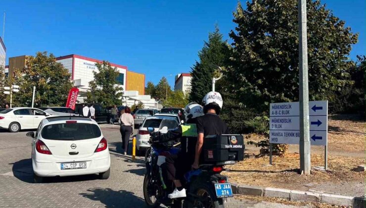 Manisa’da kimliğini yurtta unutan KPSS adayına jandarma motosiklet timleri yetişti