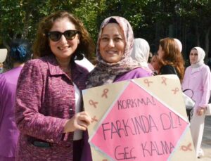 Manisa’da meme kanserinde erken teşhise dikkat çeken yürüyüş düzenlendi