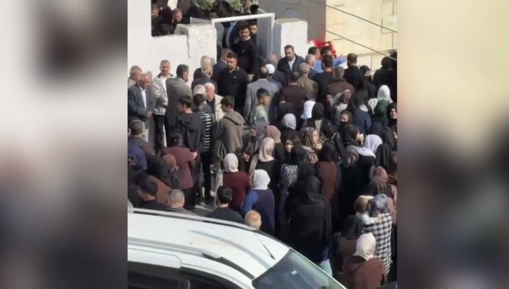 Mardin Nusaybin’de sulama kanalına devrilen araçta ölen 4’ü çocuk 6 kişi defnedildi