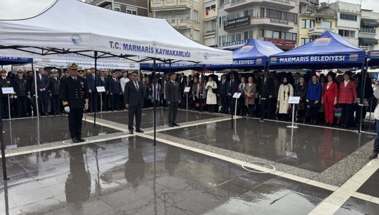 Marmaris’te 29 Ekim çelenk töreni Atatürk Meydanı’nda sağanak altında yapıldı