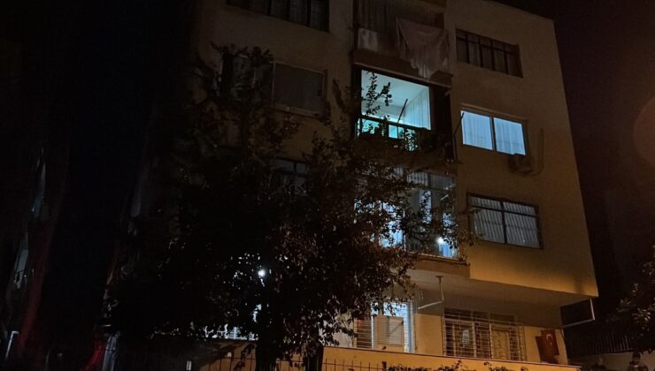 Mersin’de zemini çöken 3 katlı bina tahliye edildi, 40 kişi misafirhaneye alındı