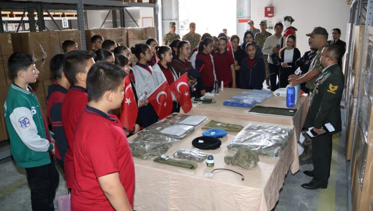 MSB, ‘Mehmetçikle Bir Gün’ projesiyle öğrencilerin kışlaları ziyaret ettiğini duyurdu