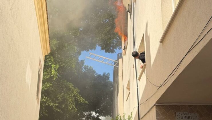 Muğla Bodrum’da üç katlı binadaki yangın söndürüldü, bir kedi telef oldu