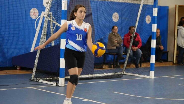 Muğla Menteşe’de Cumhuriyet Voleybol Turnuvası, 103. yıl coşkusunu filede yaşattı