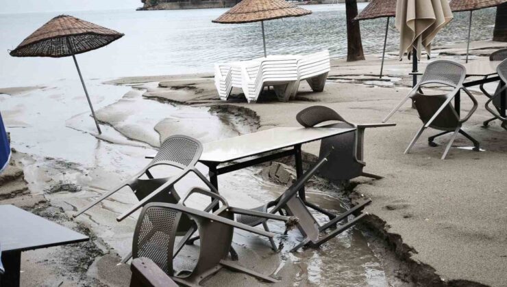 Muğla Ula Akyaka’da sağanak sonrası yaklaşık 300 metrelik sahil şeridi zarar gördü