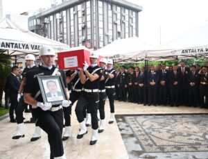 Muratpaşa Kaymakamı İhsan Kara için Antalya Valilik önünde resmi tören düzenlendi