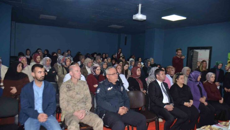 Muş Bulanık’ta ‘Ailenin Gücü’ seminerinde ailelere iş birliği çağrısı yapıldı