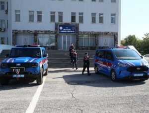 Muş Varto’da kadın jandarma astsubaylar köylerde KADES’i kadınlara anlattı