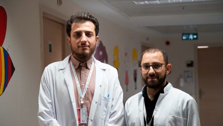 Muş’ta ‘kunduracı göğsü’ kalbine baskı yapan 26 yaşındaki hasta ameliyat edildi