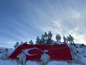 NATO Müttefik Kara Komutanlığı, Türk komandoların fotoğrafıyla 29 Ekim’i kutladı