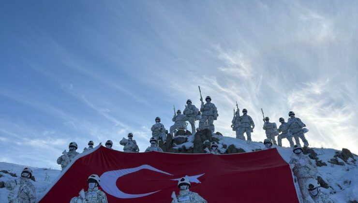 NATO Müttefik Kara Komutanlığı, Türk komandoların fotoğrafıyla 29 Ekim’i kutladı