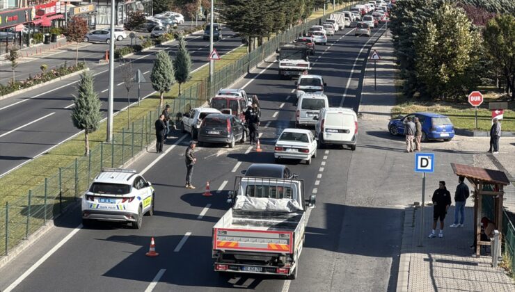 Nevşehir’de KPSS adaylarının bulunduğu 5 araçlık zincirleme kazada 2 kişi yaralandı