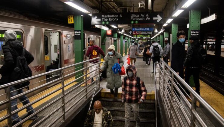 New York’ta metro istasyonunda düzenlenen silahlı saldırıda bir kişi yaşamını yitirdi