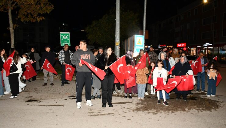 Osmaneli’de Cumhuriyet’in 103. yılı için yürüyüş ve fener alayı yapıldı